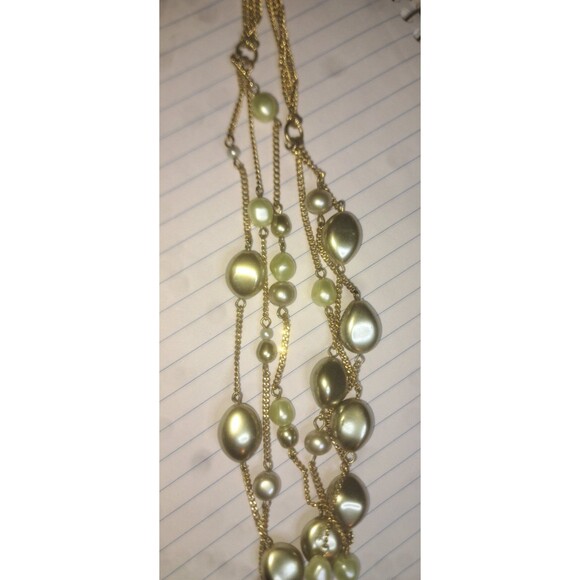 Graduated strand Pearl necklace three strands luminescent faux pearls - Picture 4 of 7